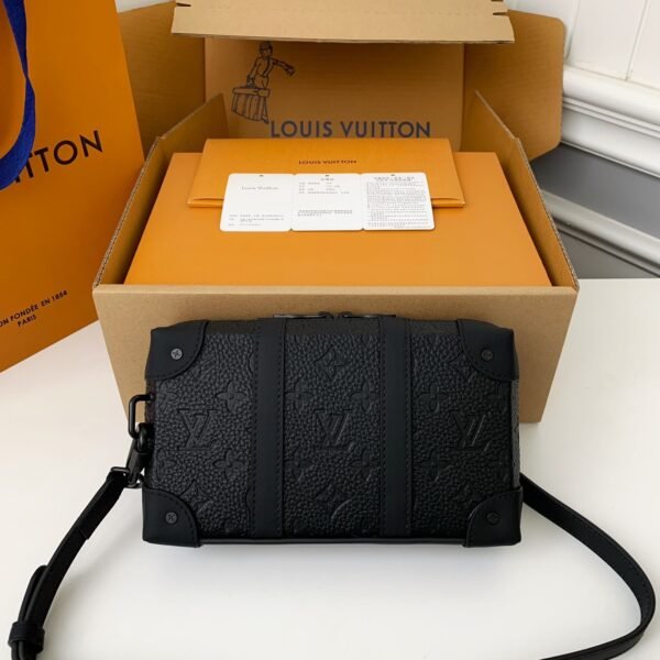 L X V's new Sac Plat Horizontal Zippé men's black flower briefcase M80224 Size: 22.5*14*5cm