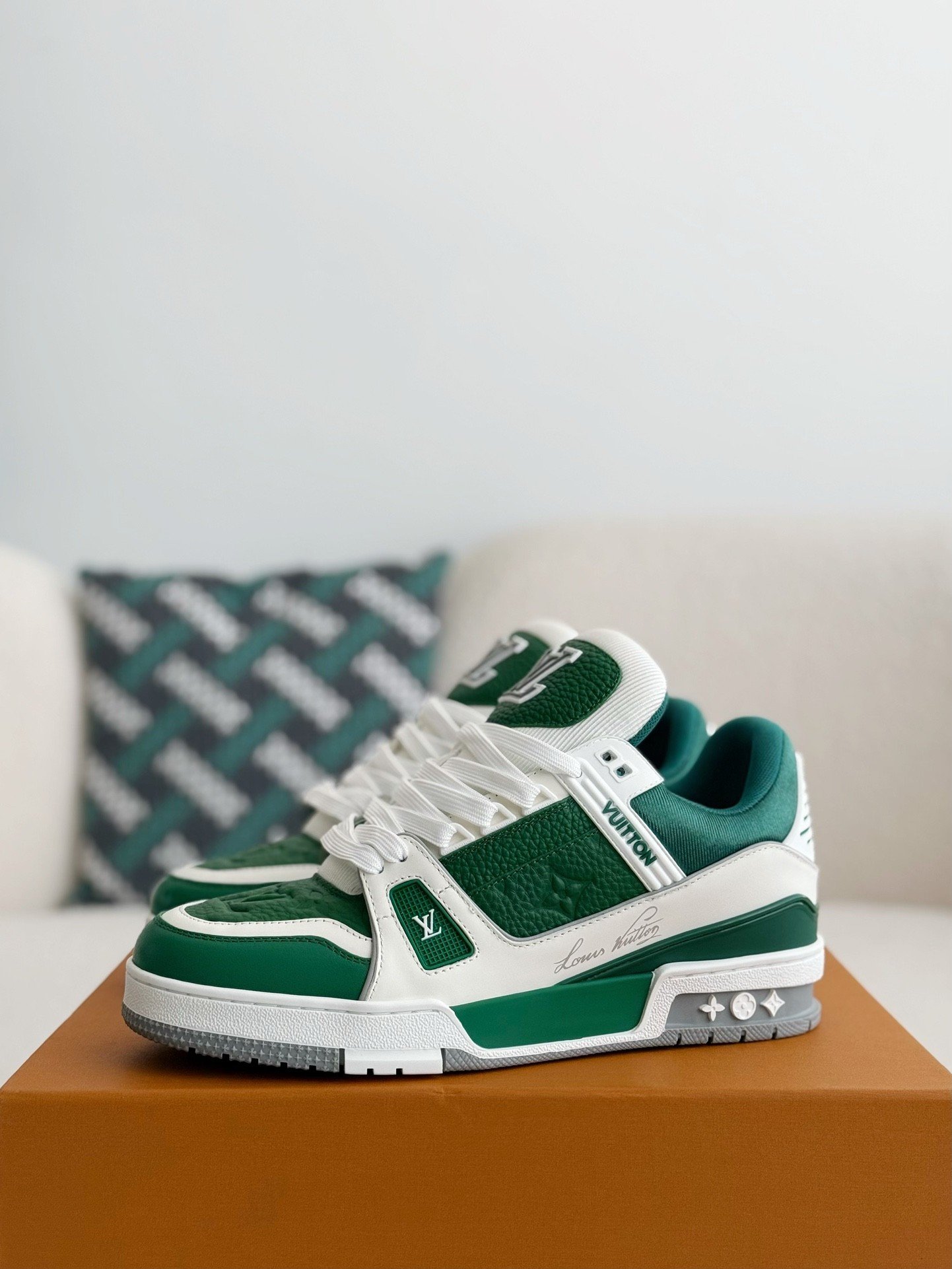 L X V TRAINER SNEAKERSSUNGLASSES
