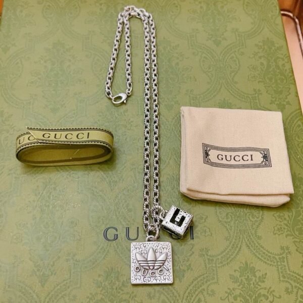 GUC necklaceSUNGLASSES