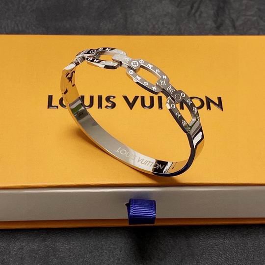L X V BraceletsSUNGLASSES