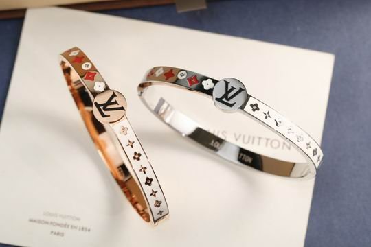 L X V BraceletsSUNGLASSES