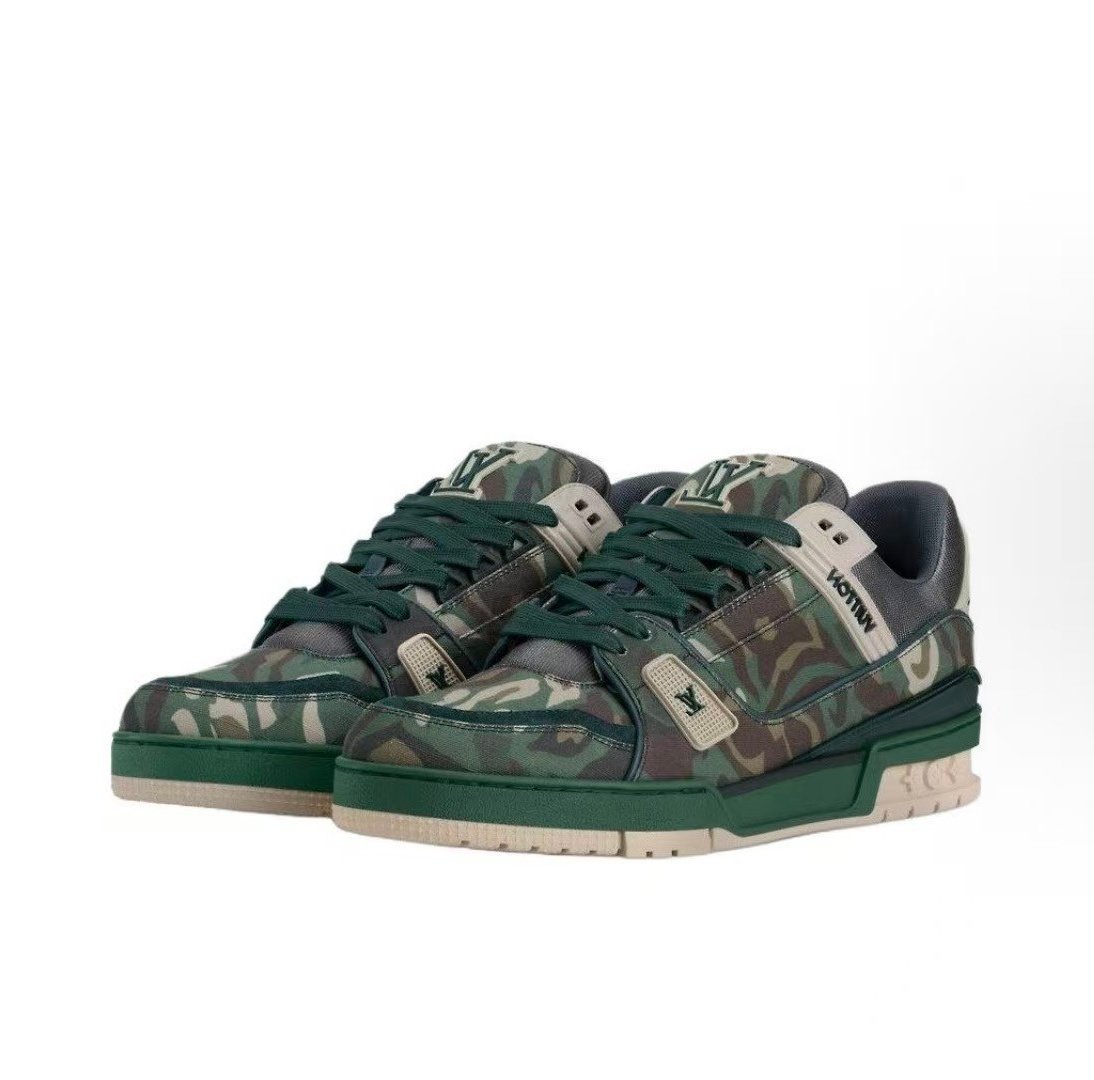 L X V SNEAKERSSUNGLASSES