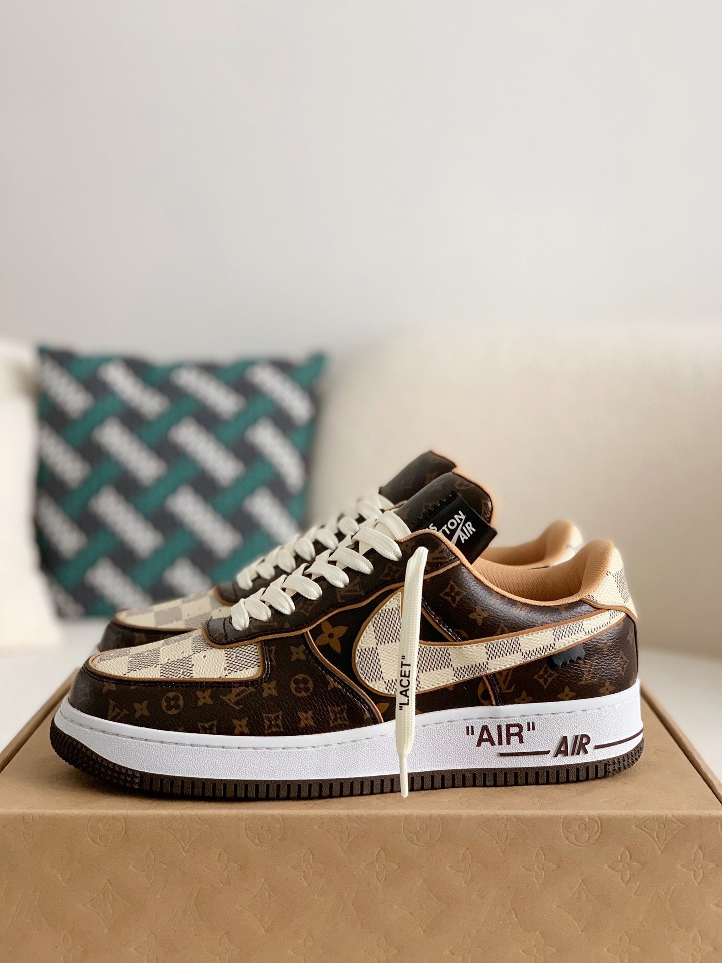 L X V X NK AIR FORCE 1 SneakerSUNGLASSES