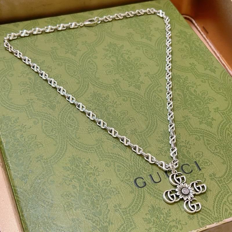 GUC necklaceSUNGLASSES