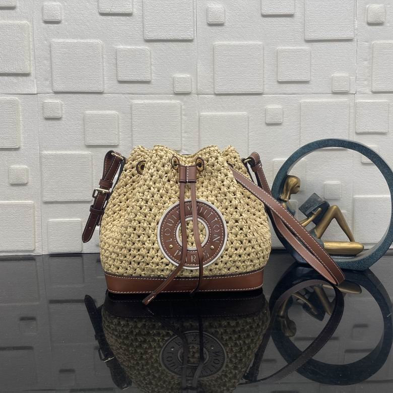 L X V Bucket Bags（ Multiple sizes）