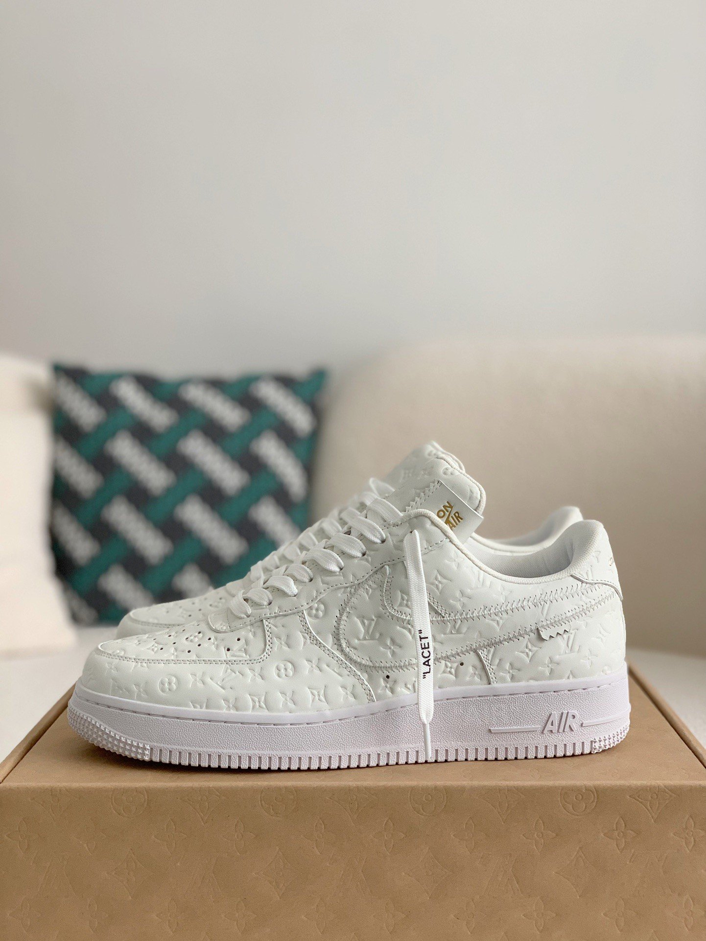 L X V X NK AIR FORCE 1 SneakerSUNGLASSES