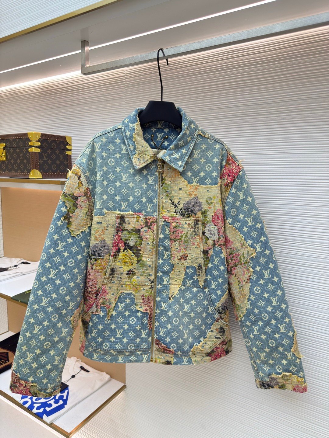 LV X   Handcrafted floral patchwork cotton-padded jacketSUNGLASSES