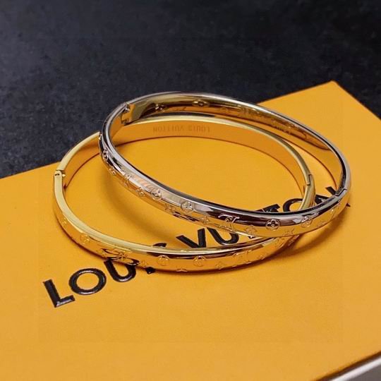 L X V BraceletsSUNGLASSES
