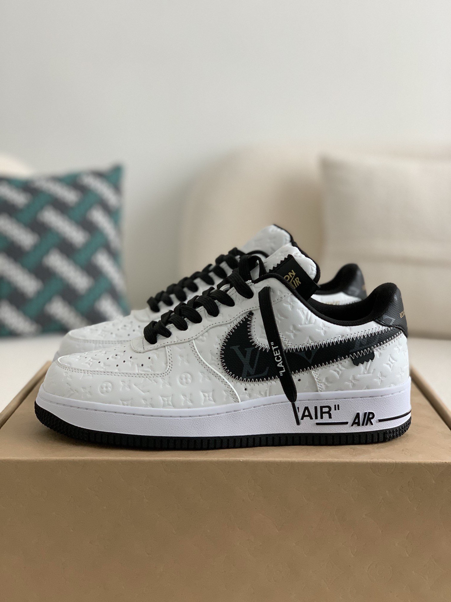 L X V X NK AIR FORCE 1 SNEAKERSUNGLASSES