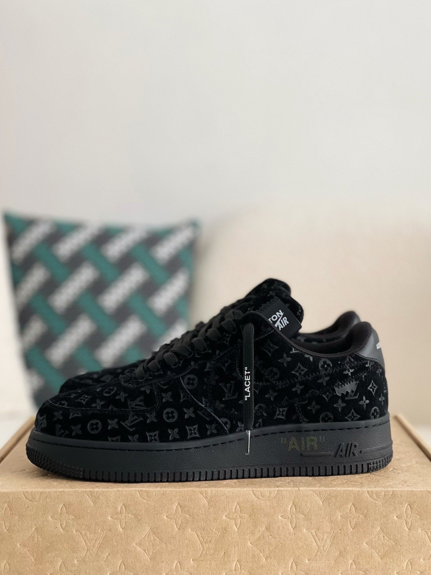 L X V X NK AIR FORCE 1 SneakerSUNGLASSES