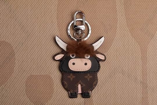 L X V Key Ring（Multiple colors）