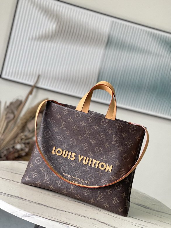 L X V SHOPPER TOTE