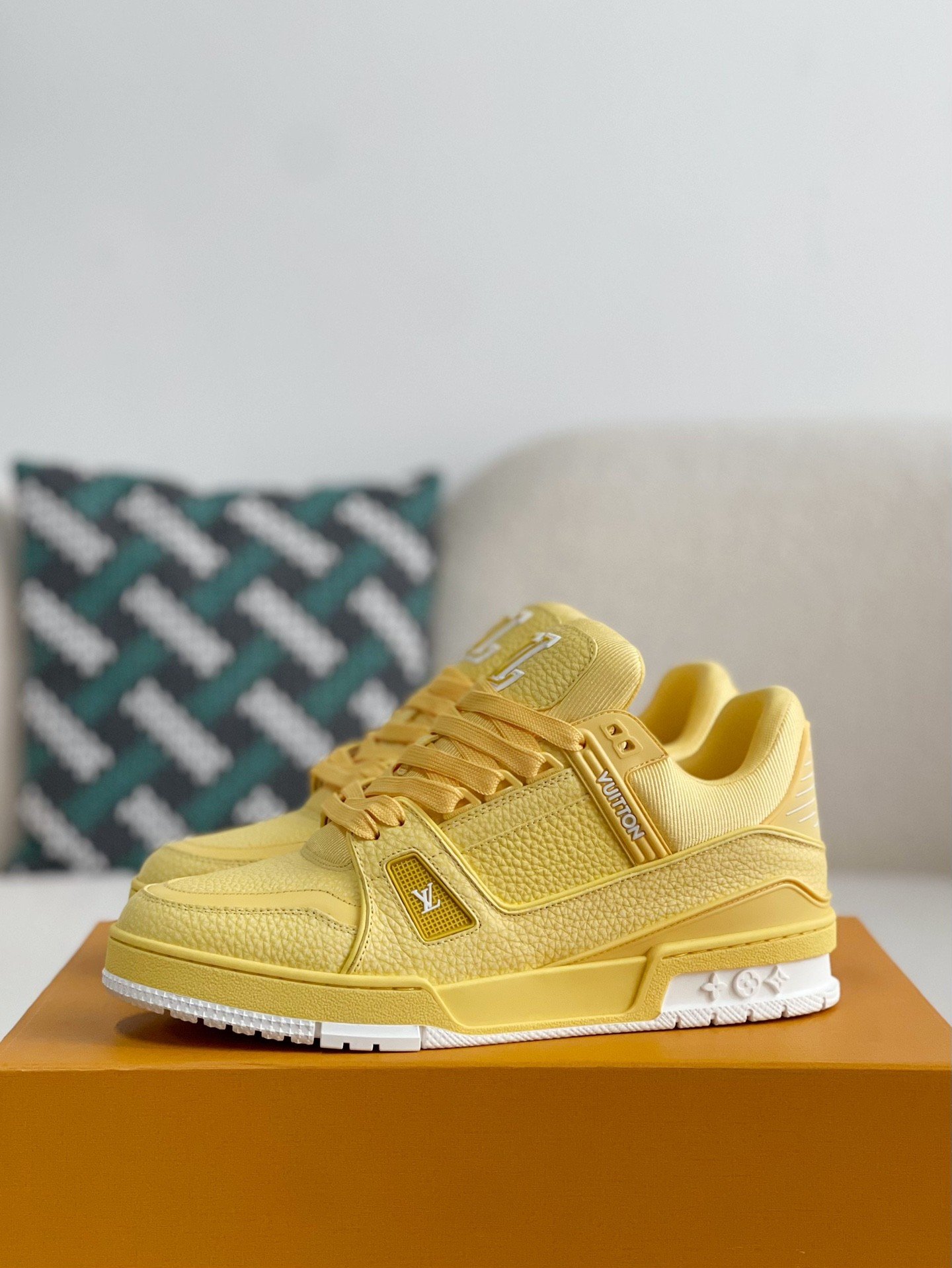 L X V SNEAKERSSUNGLASSES