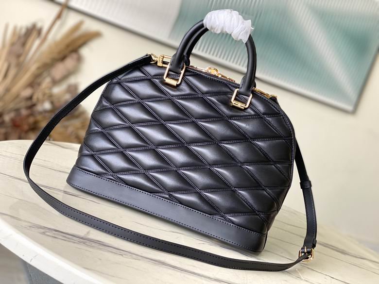 L X V Handbag 32x25x16cm
