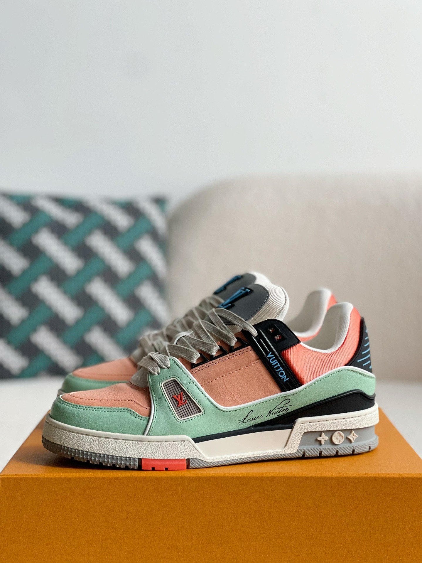 L X V TRAINER SneakersSUNGLASSES