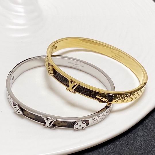 L X V BraceletsSUNGLASSES