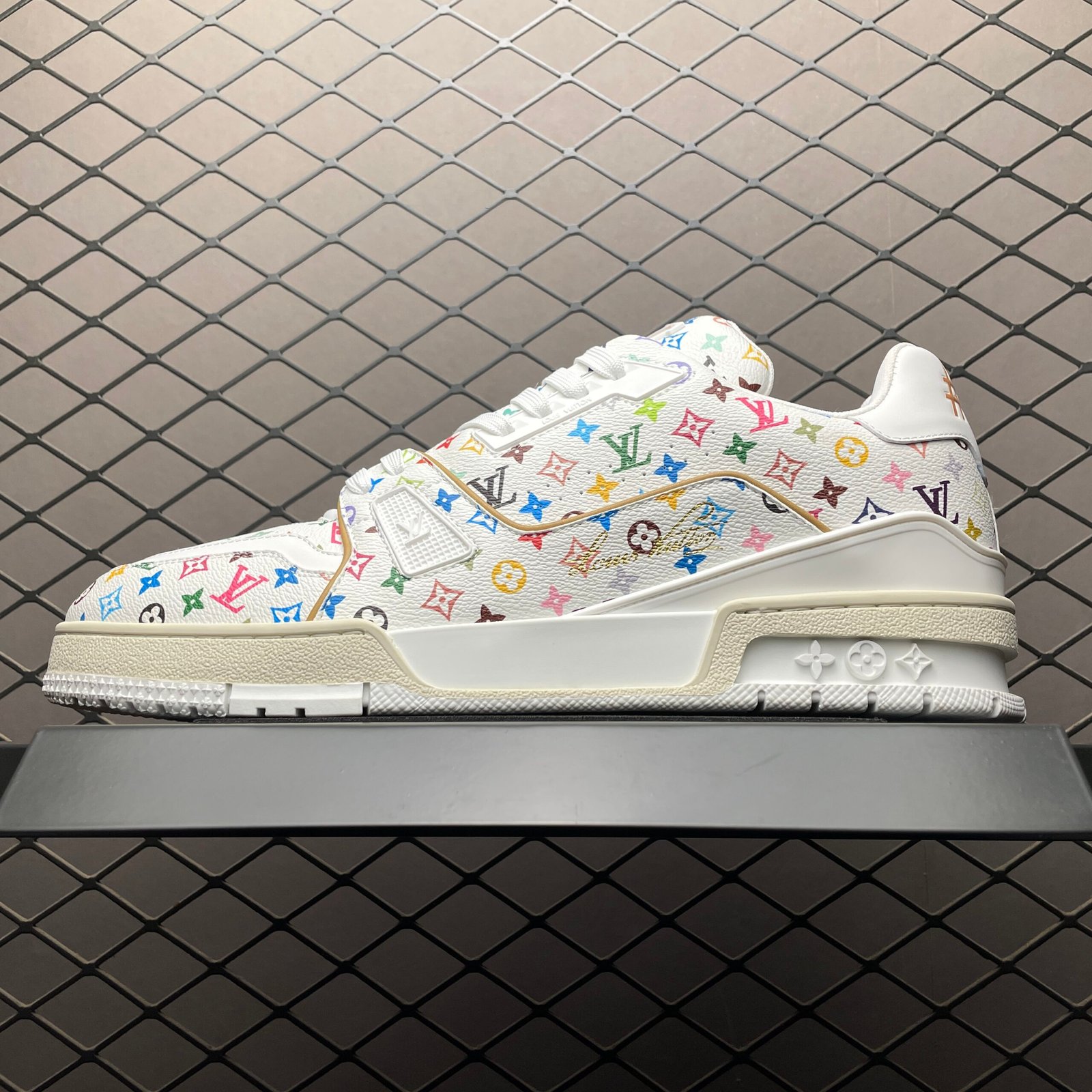 L X V RUNNER sneakersSUNGLASSES