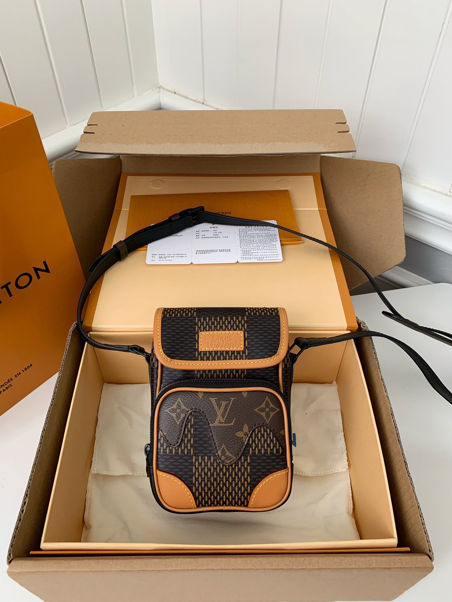 L X V × NIGO AMAZONE  13*18*8cm