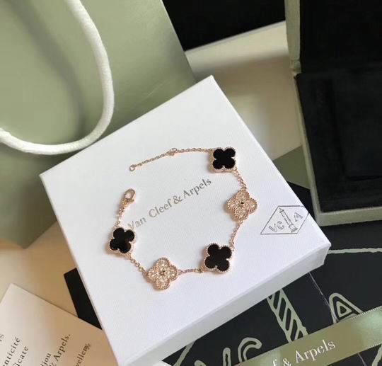 VanCleeArp bracelet