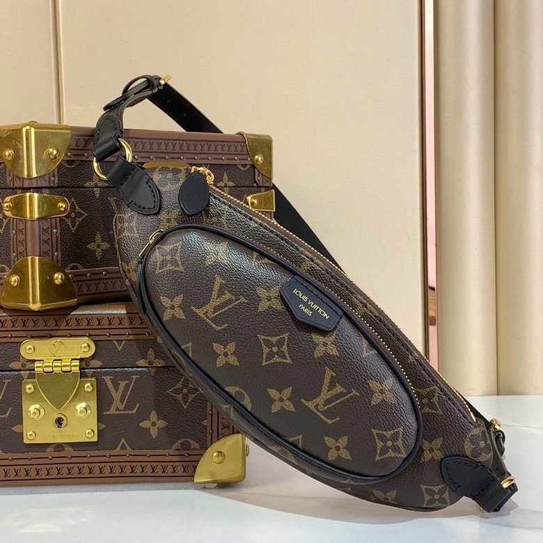 L X V Shoulder bag