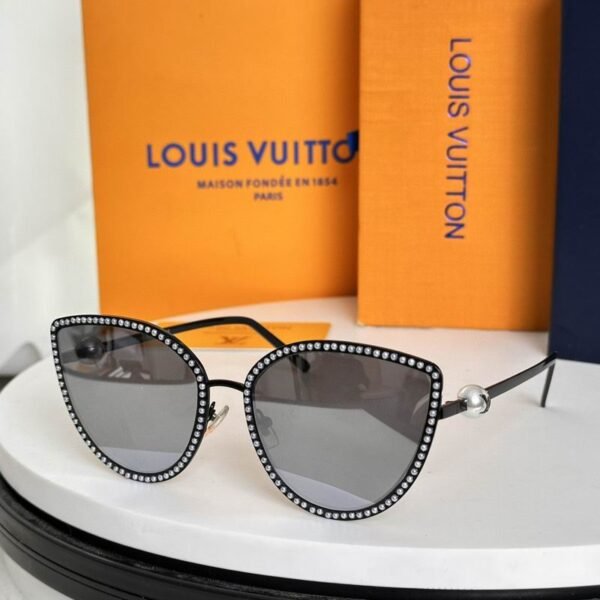 L X V SunglassesSUNGLASSES