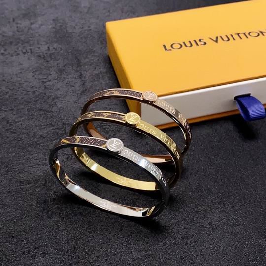 L X V BraceletsSUNGLASSES