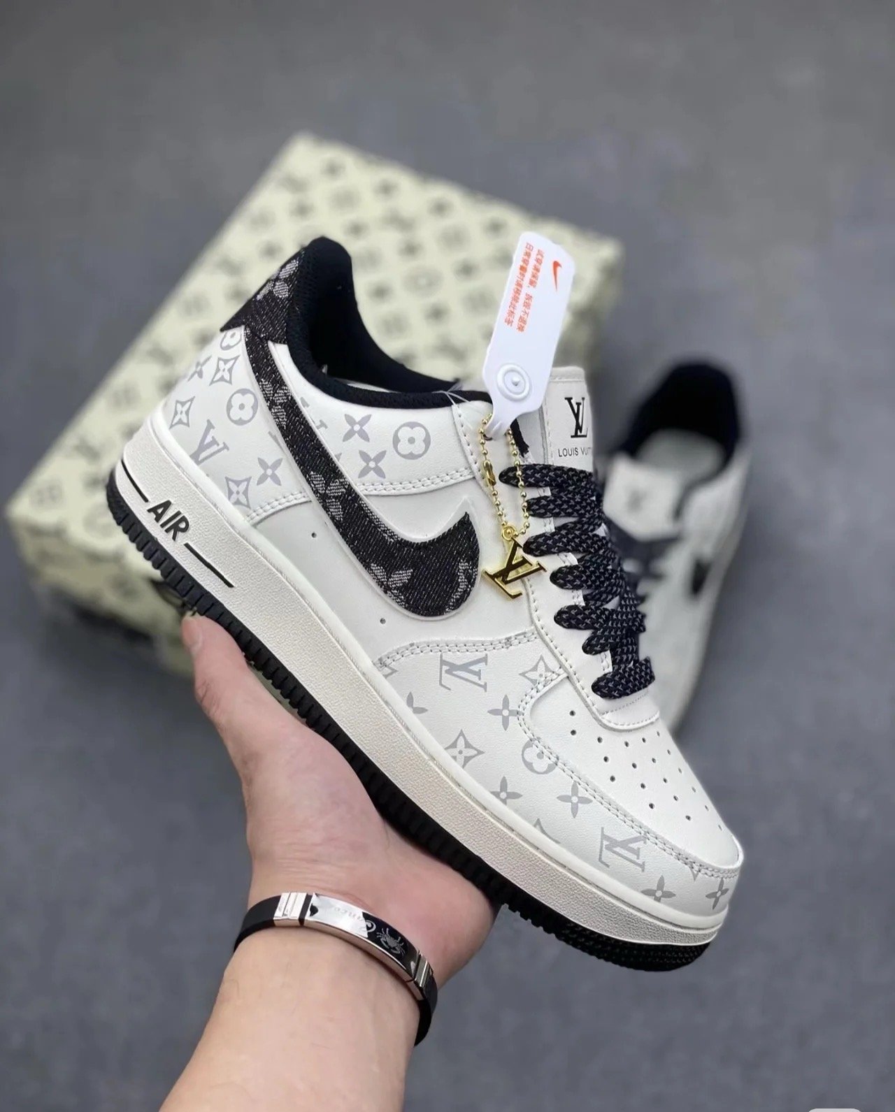 L X V X NK AIR FORCE 1 SneakerSUNGLASSES