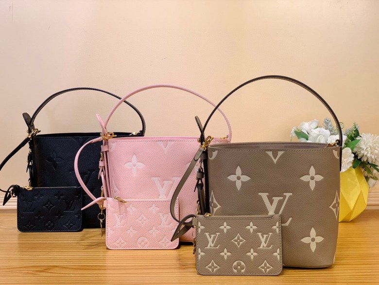 L X V Bucket Bags 18x12x16cm