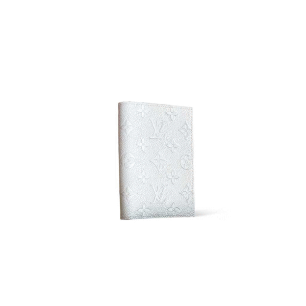 M63914 LouisV Passport Cover - Pearl Silver Grained Leather - 10 × 14 × 2.5 cm