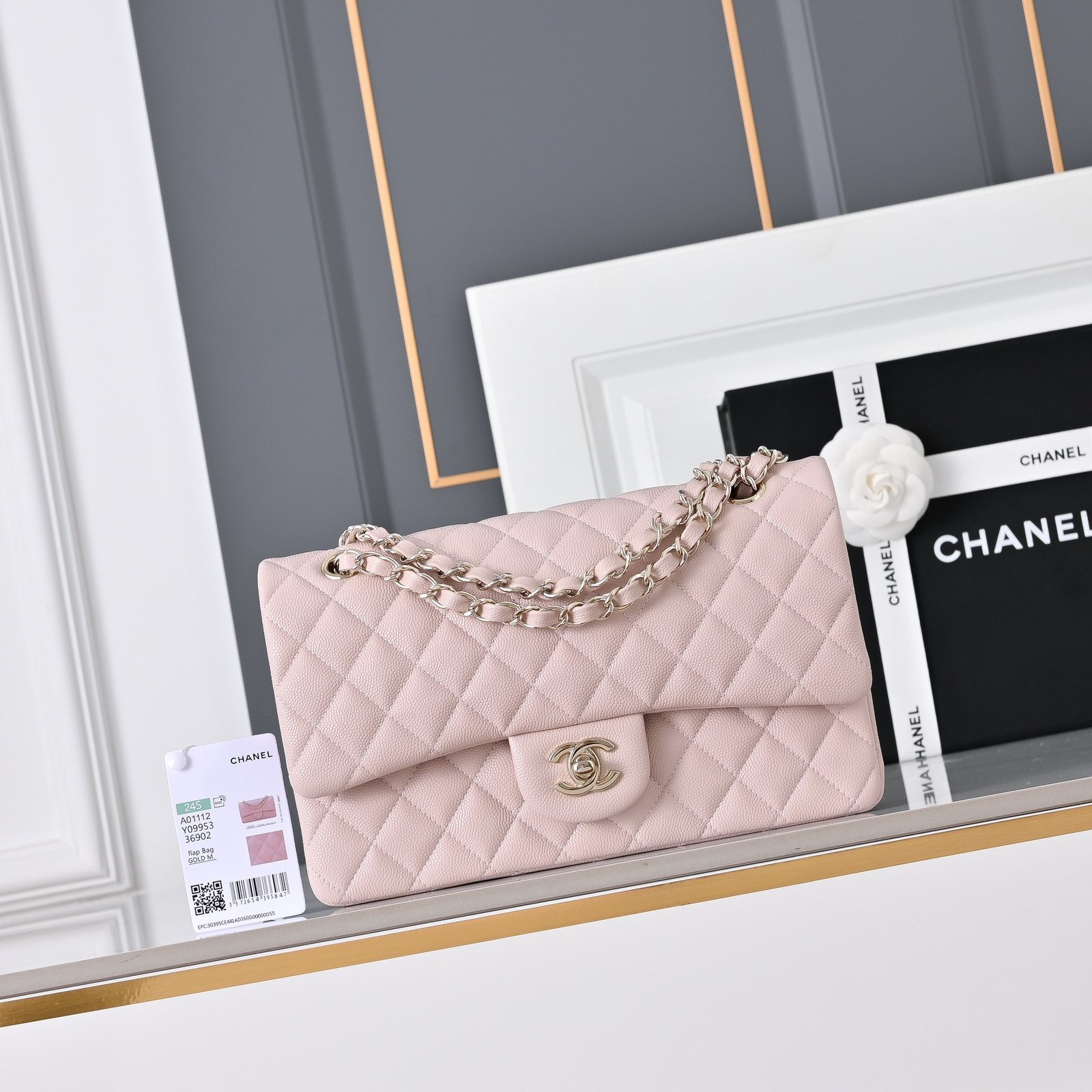 A01112 Chanel Classic Flap Medium Shoulder Bag Pink Leather 15.5 x 25.5 x 6.5 cm